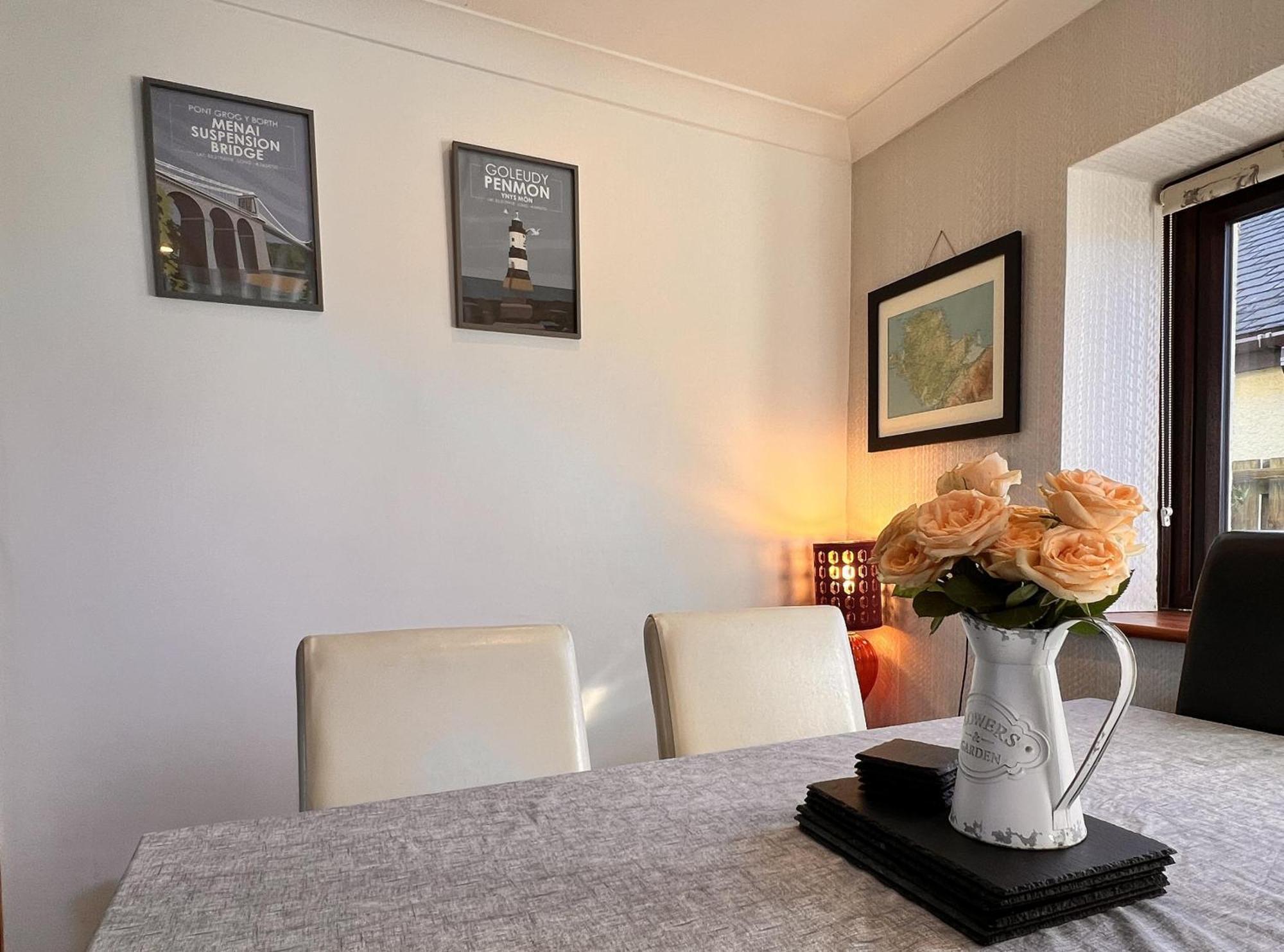 3 Bed Detached Cottage- Log Burner Mountain Views Бомаріс Екстер'єр фото