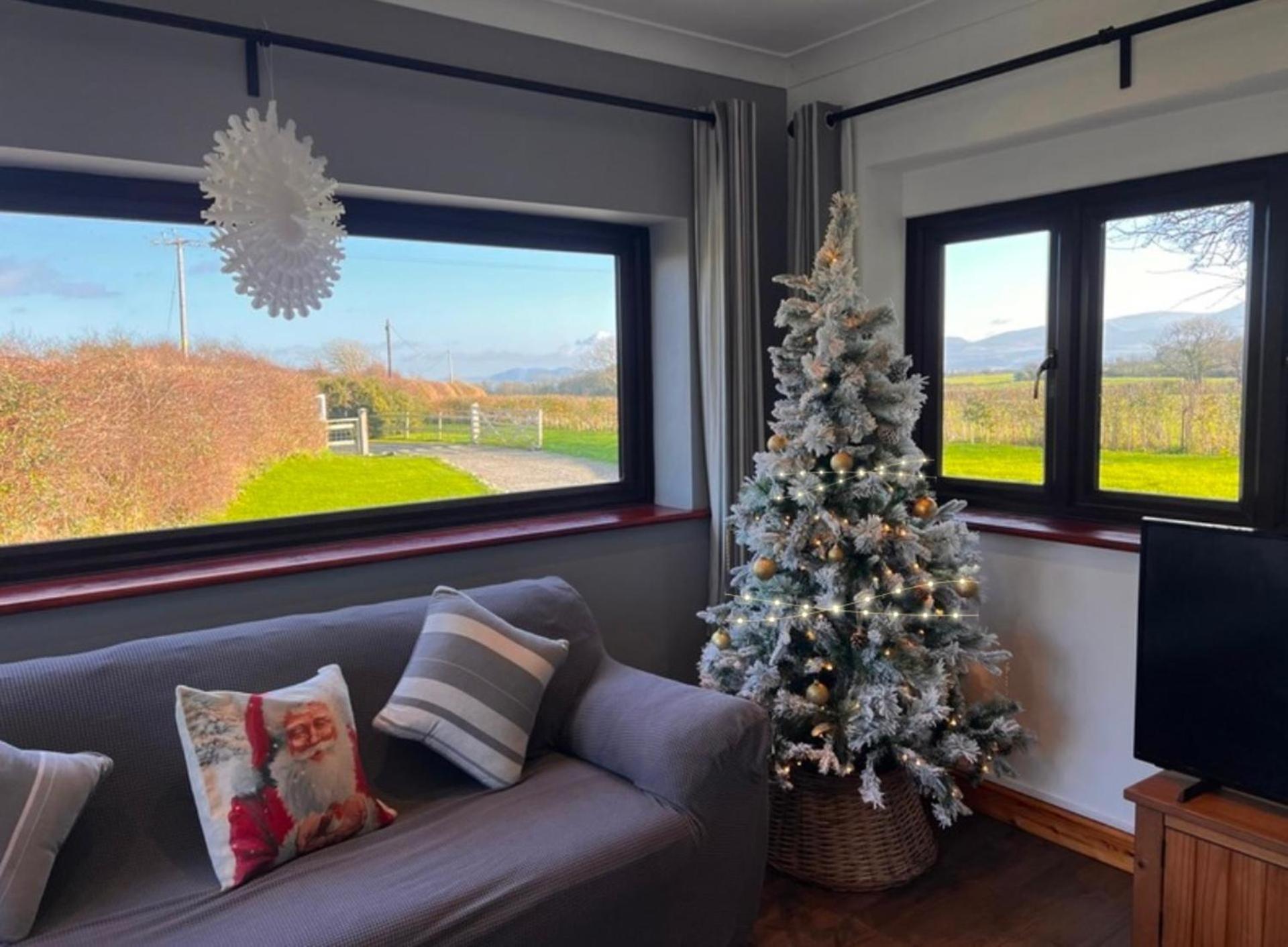 3 Bed Detached Cottage- Log Burner Mountain Views Бомаріс Екстер'єр фото